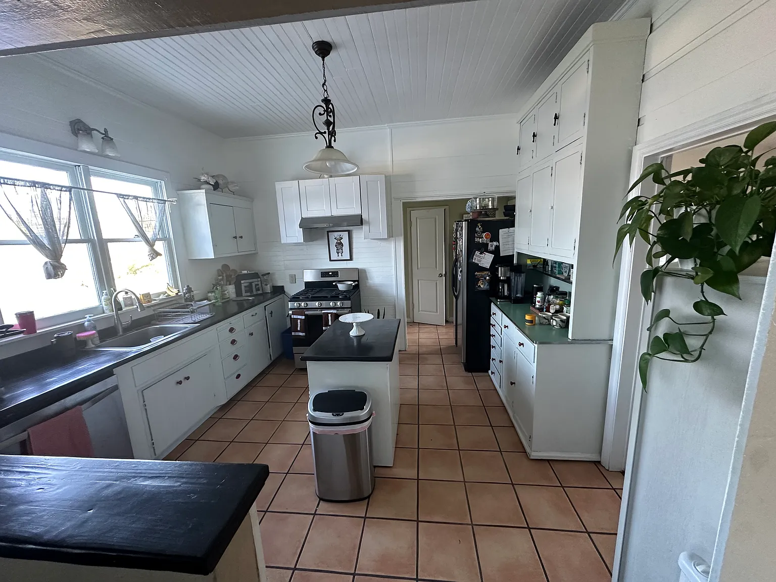 3 bed, 2100 sqft, $3,300 — Photo 4