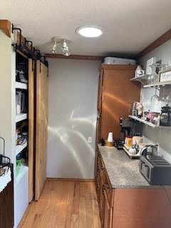 3rd image of 122 Windward Ln