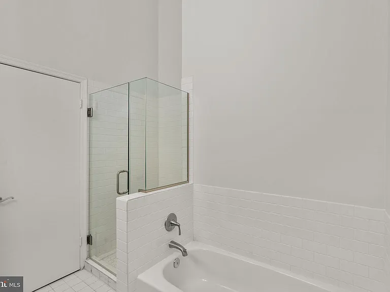 1120 S Kenwood Ave — Photo 21