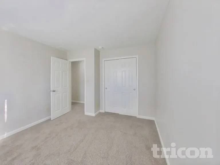 910 S Shore Ct — Photo 12