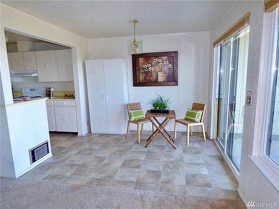 4th image of 1702 NE 179th St APT 205
