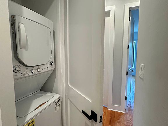 4th image of 490 Chauncey St #2E