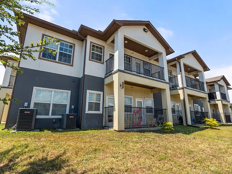 13601 Pinnacle Cir W #2102 — Photo 32