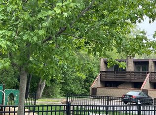 410 Kenneth Cir, Elgin, IL 60120