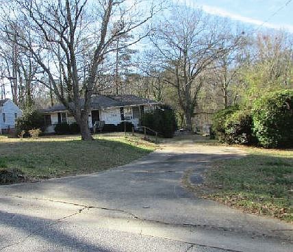 2nd image of 724 Hale Ave
