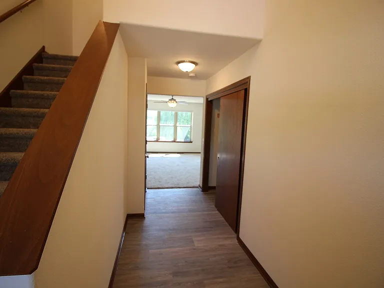 3 bed, 2.5 bath, 1910 sqft, $2,350 — Photo 8