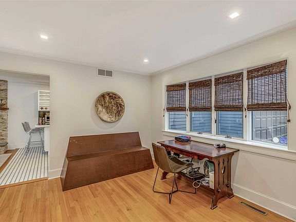 2nd image of 1020 Bridle Ln