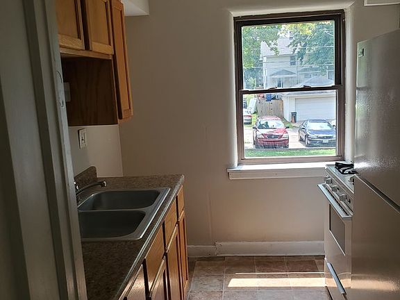 5th image of 1011 W Locust St #3