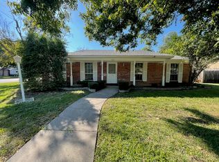 1016 Mistletoe Rd, Benbrook, TX 76126