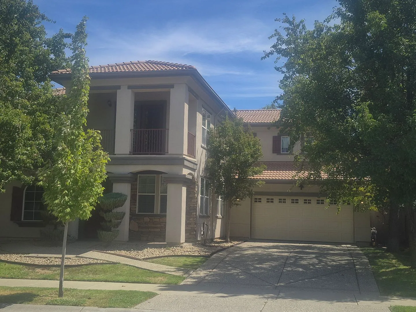 5 bedroom with 3 full baths in Westlake Community — Photo 2