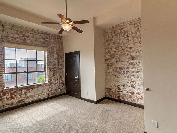 4th image of 107 N Detroit Ave APT 300