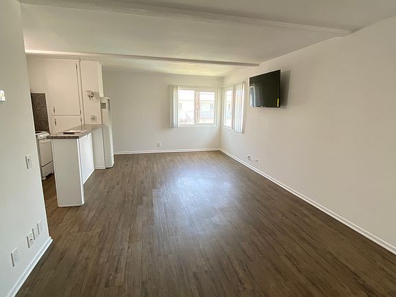5th image of 520 Calle La Roda #229