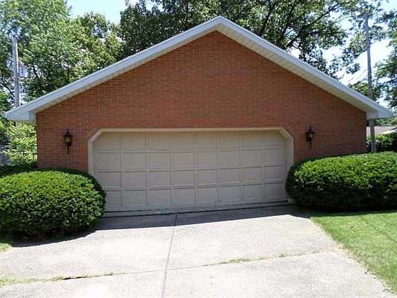 2nd image of 1908 S Parker Dr
