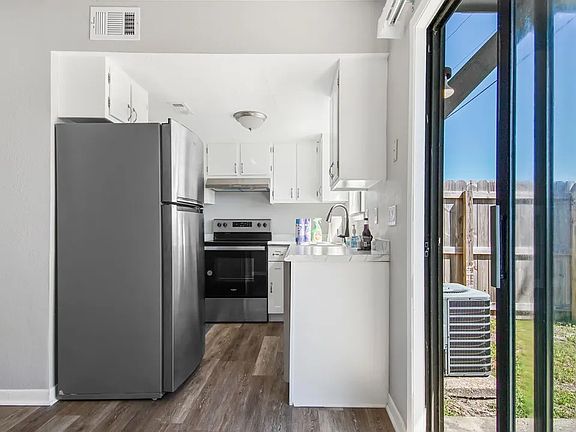 5th image of 5117 E 10th St #D