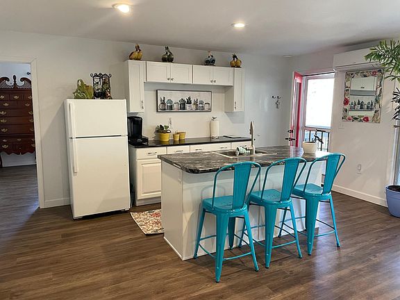 Kitchen with large island for sitting