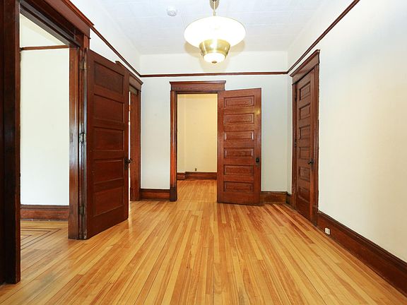 2nd image of 2100 27th Ave S #4
