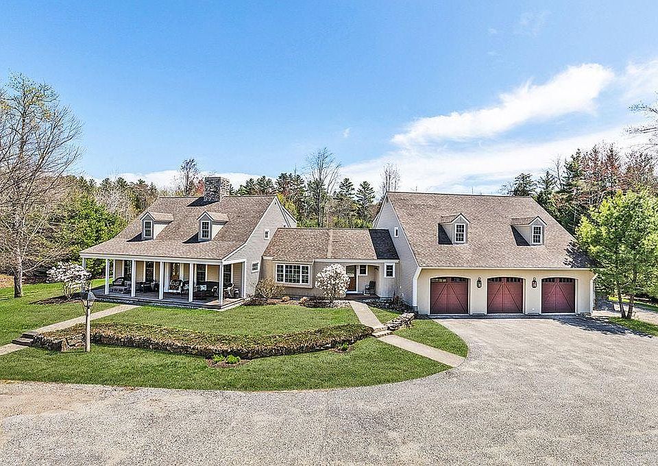 Front view of entire home.