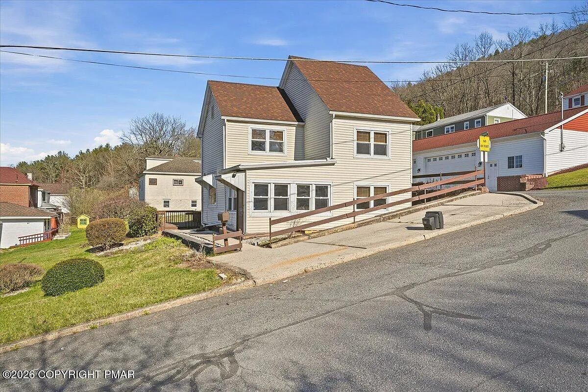 115 Spruce St photo 1