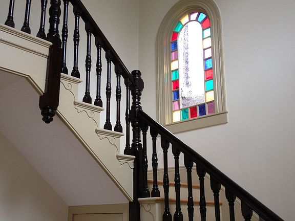 2-story front staircase