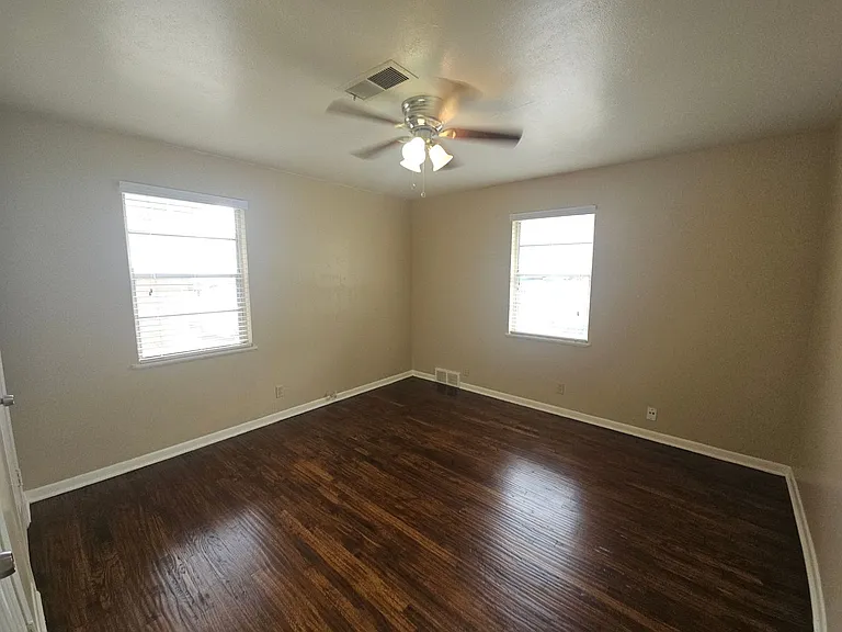6419 Onyx Dr N — Photo 17