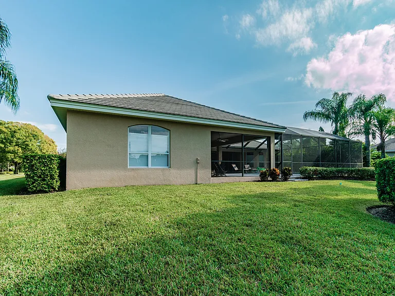 1107 Oxbridge Dr — Photo 8