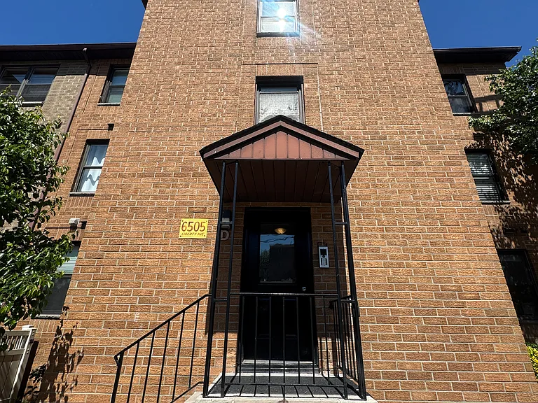6505 Liberty Ave #D2 — Photo 1