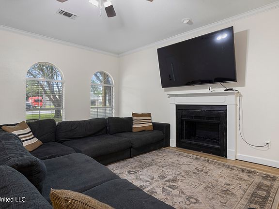 3rd image of 6813 Pinehurst Dr