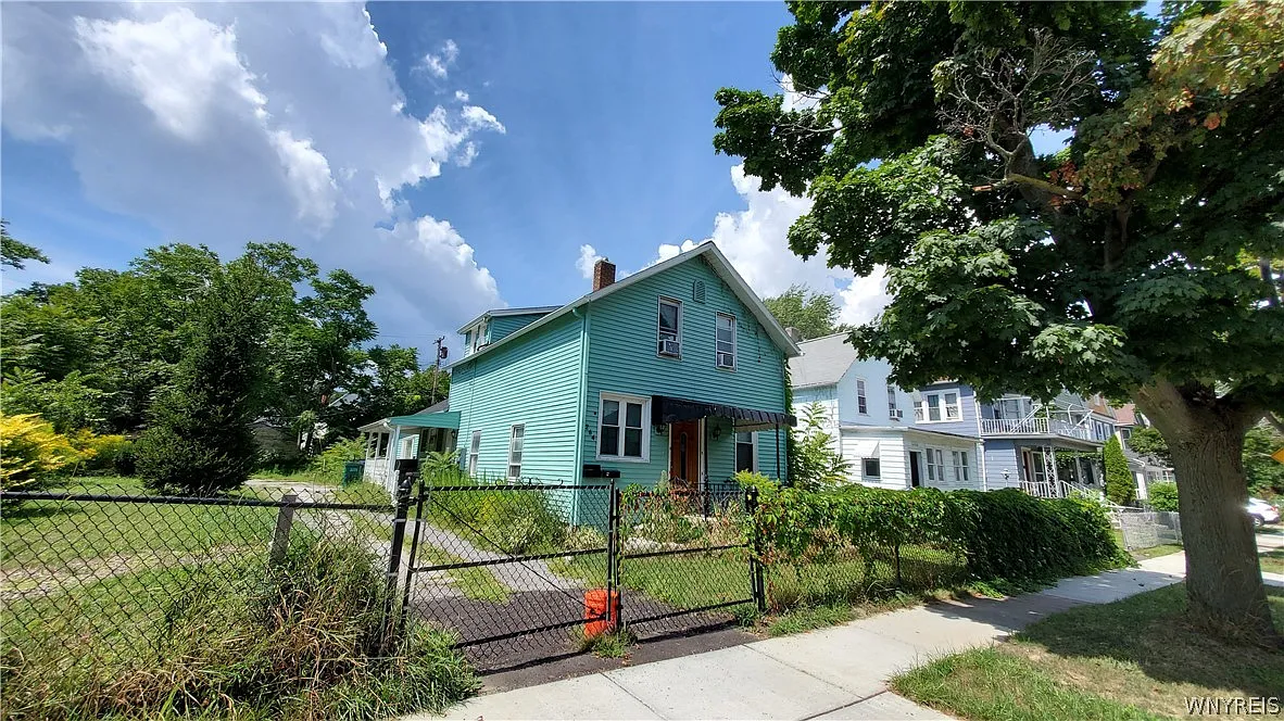 264 Hoyt St photo 1
