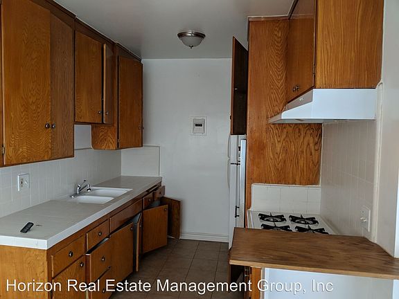 3rd image of 905 Edgewood St APT 08