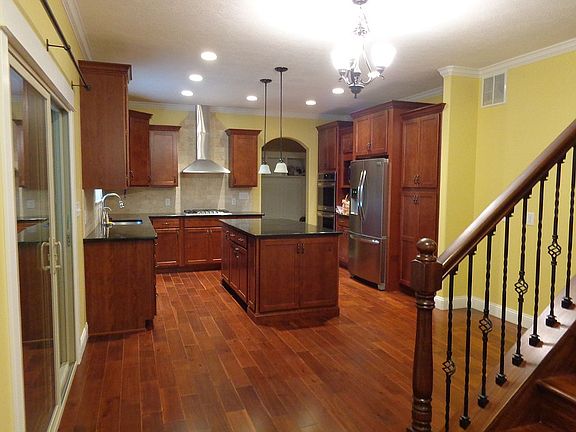 Kitchen and breakfast area