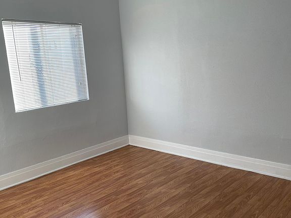 1st bedroom.