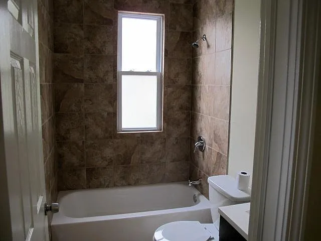 4 bed, 1000 sqft, $2,200 — Photo 3