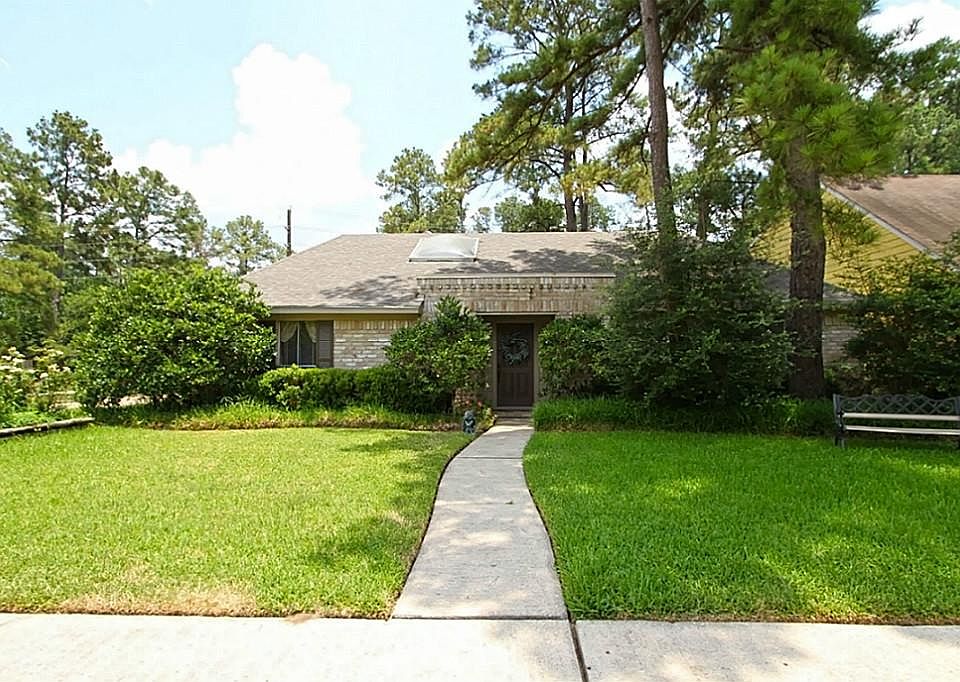 Welcome home to 17746 Seven Pines in Oakwood Glen