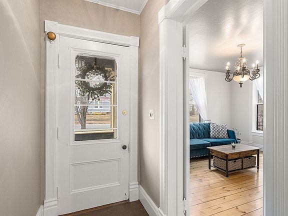 5th image of 20 Maple St