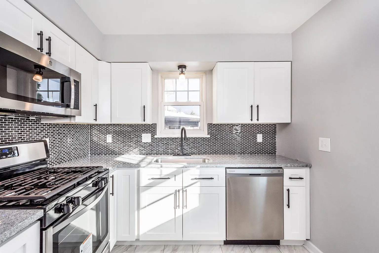 152 Spencer Ave photo 1