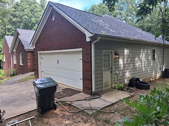 2nd image of 114 N Springs Way