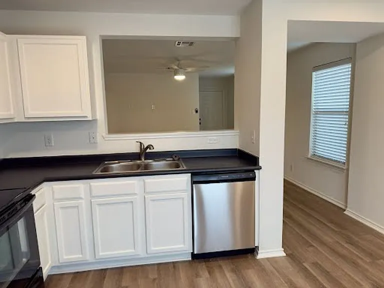 240 New Country Rd — Photo 5