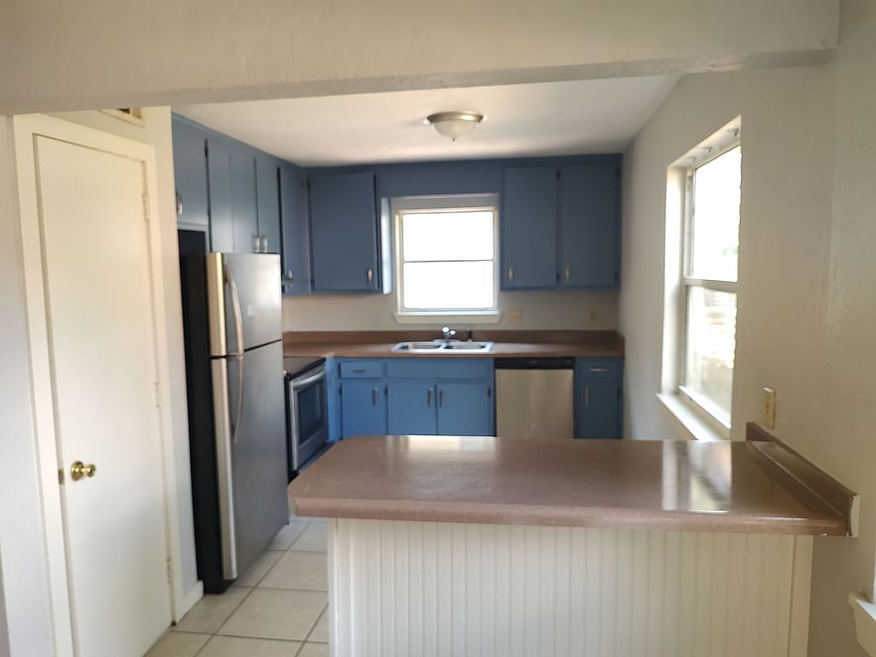 1st image of 1716 Belle Vue Way #2