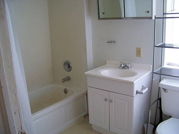 Full bath off of bedroom