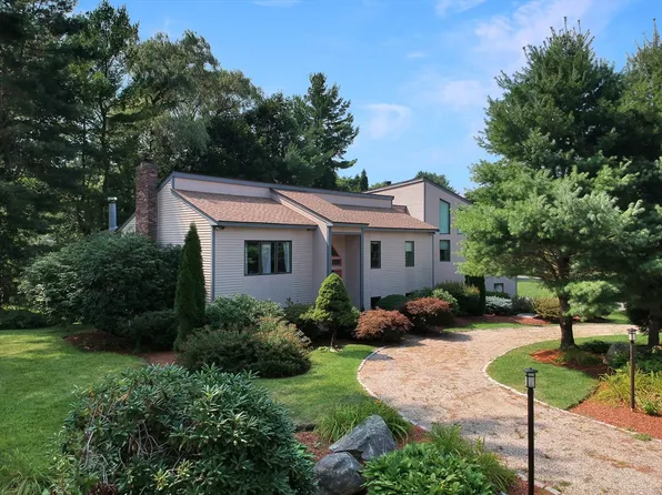 7 Bateson Dr, Andover, MA 01810