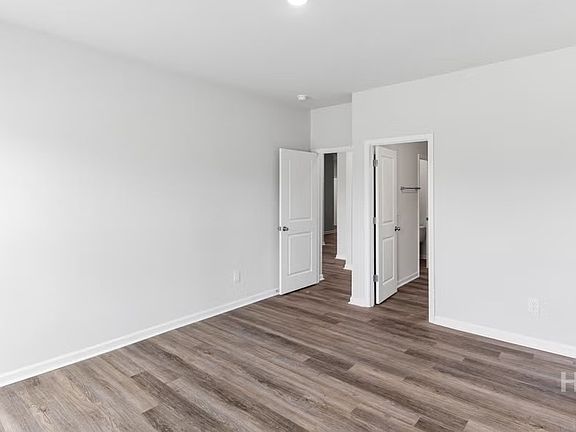 4th image of 125 Wilderness Road