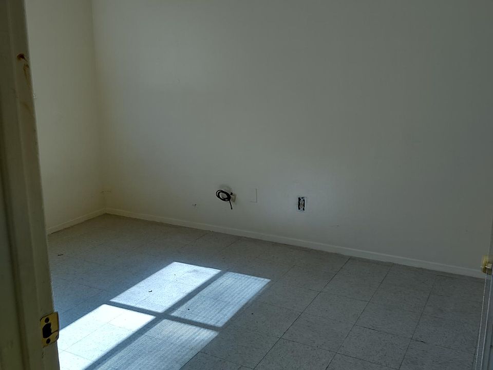 1st image of 502 Utah St NE APT C