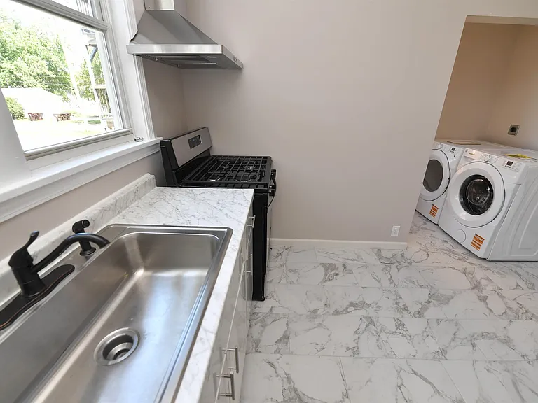 1027 N University St — Photo 27