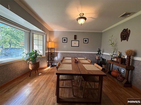 5th image of 73 S Hillside Ave