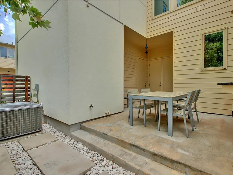 2114 Philomena St — Photo 34