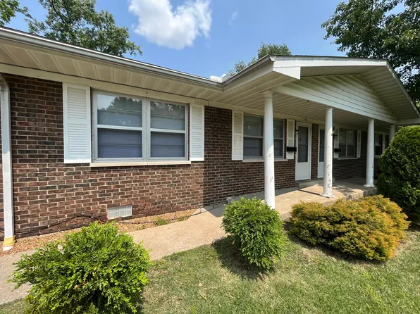 22 President Way, Belleville, IL 62226