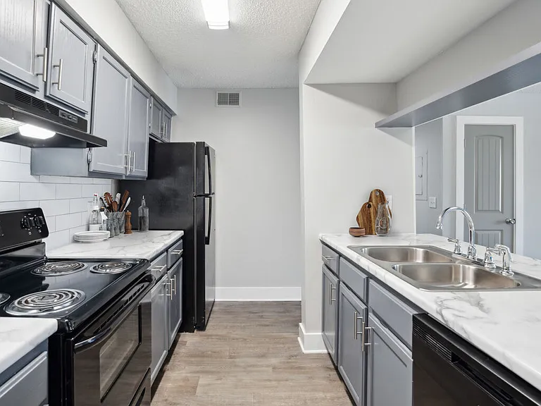 Piccadilly Apartments — Photo 50