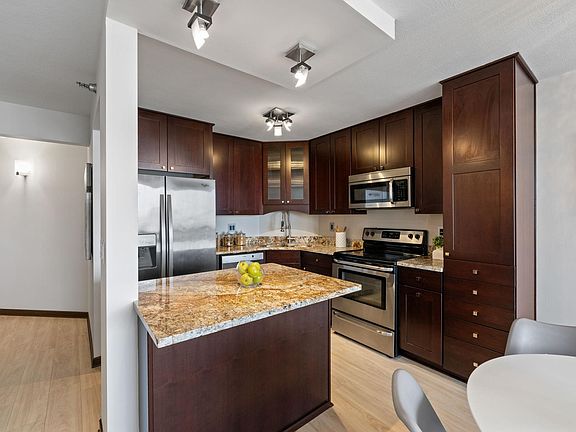 5th image of 401 1st St S #1613