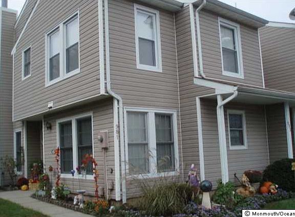 2nd image of 981 Jessica Ct