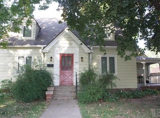 505 W 2nd St, Pella, IA 50219